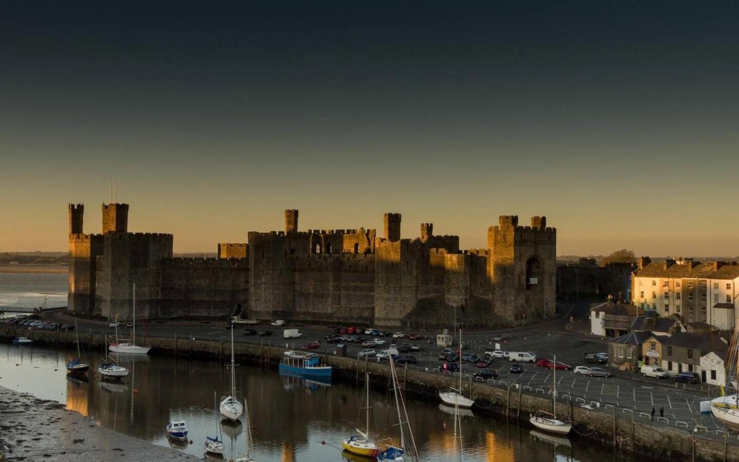 Pass The Keys Apartment 3 Old Conservative Club In Historic Town Caernarfon Extérieur photo
