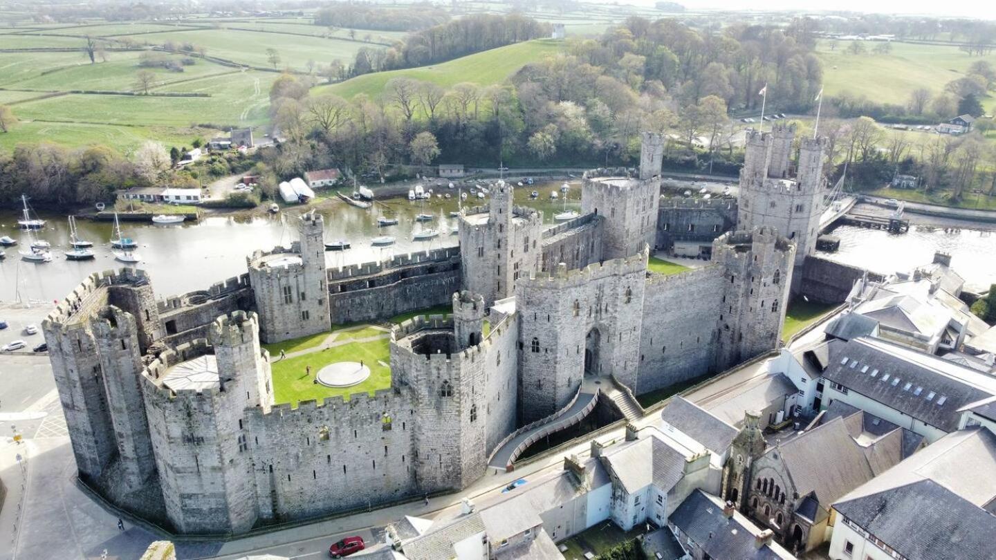 Pass The Keys Apartment 3 Old Conservative Club In Historic Town Caernarfon Extérieur photo