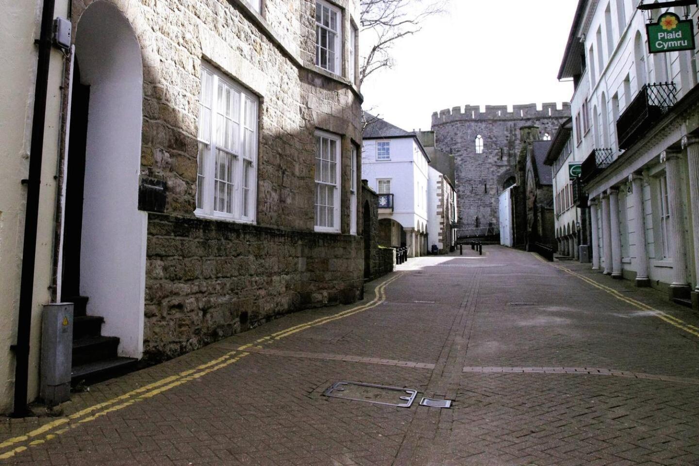 Pass The Keys Apartment 3 Old Conservative Club In Historic Town Caernarfon Extérieur photo